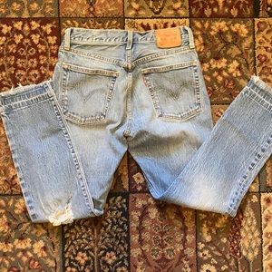 Levi’s raw hem size 25   501